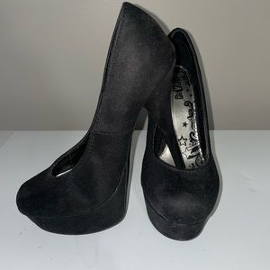 Black platform heels - size 5 women’s